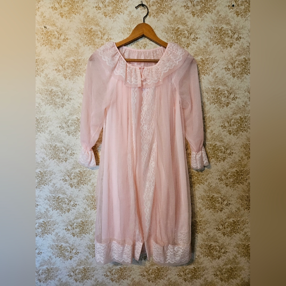 Vintage 1960's Baby Pink Nighty And Robe